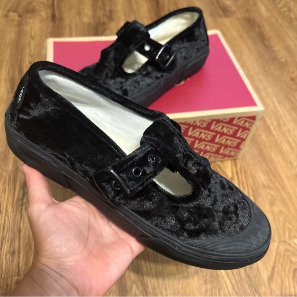 VANS off the wall Mary Jane black velvet shoes sneakers women’s 8 new - Picture 1 of 7